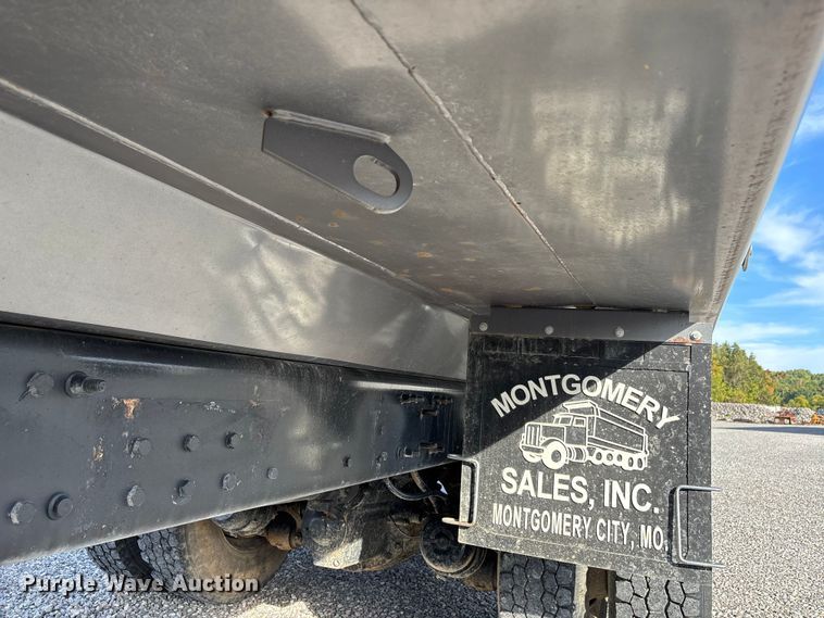 image for item DU1471 2005 Sterling L9500 dump truck