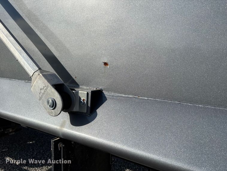 image for item DU1471 2005 Sterling L9500 dump truck