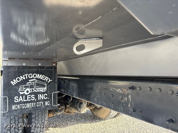 image for item DU1471 2005 Sterling L9500 dump truck