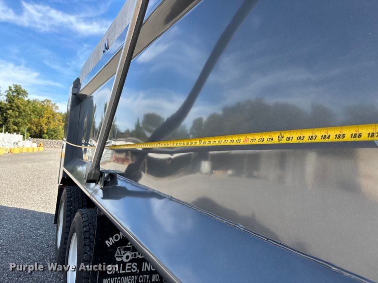 image for item DU1471 2005 Sterling L9500 dump truck