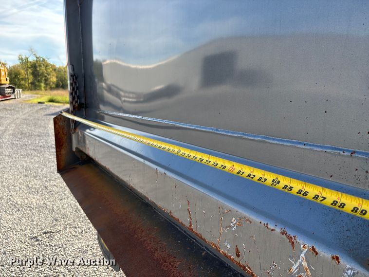 image for item DU1471 2005 Sterling L9500 dump truck