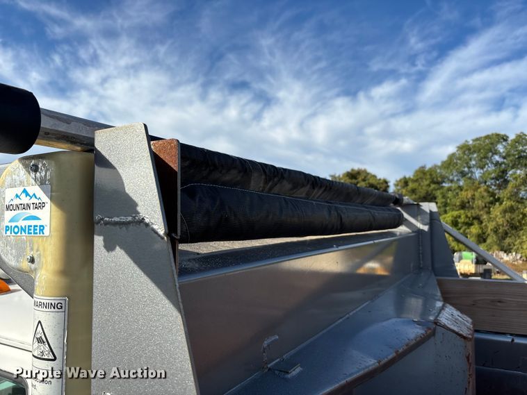 image for item DU1471 2005 Sterling L9500 dump truck