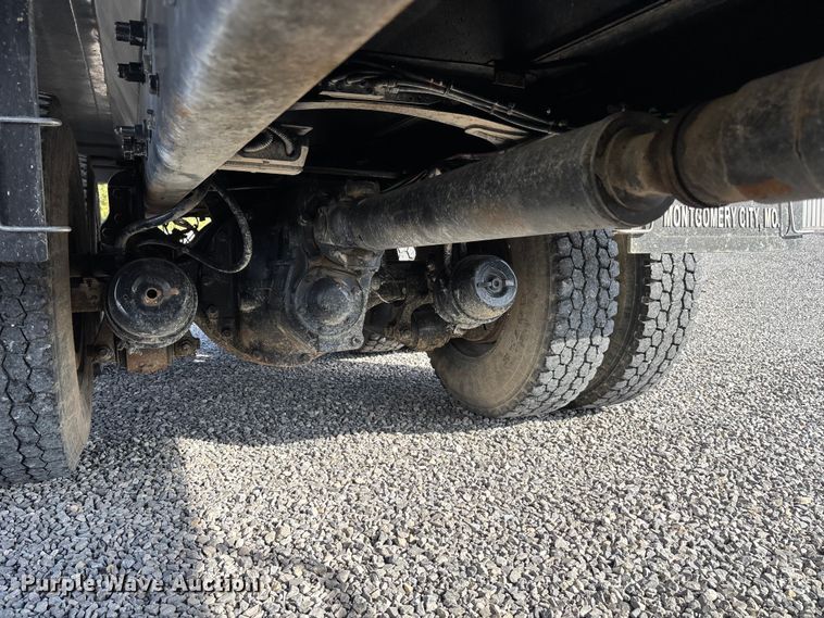 image for item DU1471 2005 Sterling L9500 dump truck