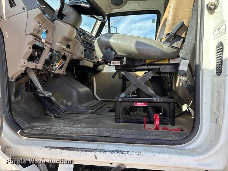 image for item DU1471 2005 Sterling L9500 dump truck