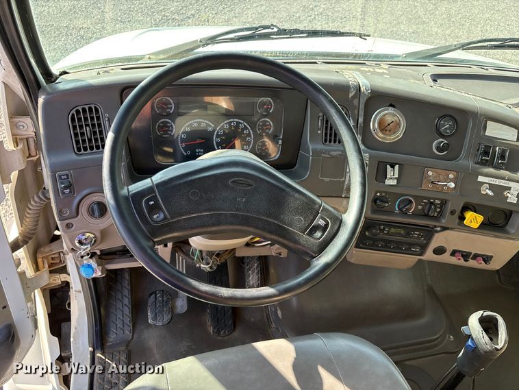 image for item DU1471 2005 Sterling L9500 dump truck