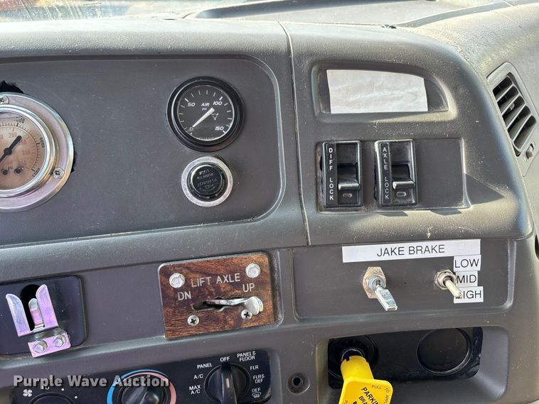 image for item DU1471 2005 Sterling L9500 dump truck