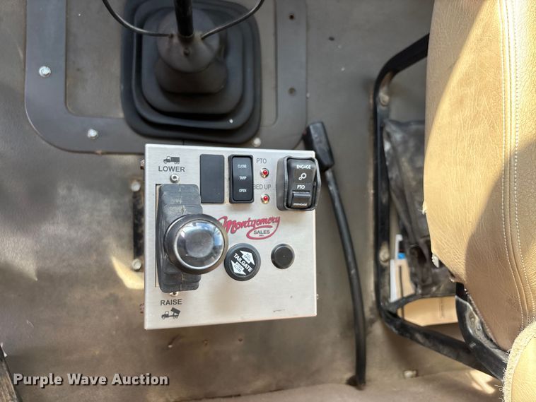 image for item DU1471 2005 Sterling L9500 dump truck