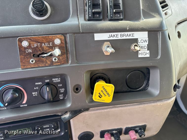 image for item DU1471 2005 Sterling L9500 dump truck