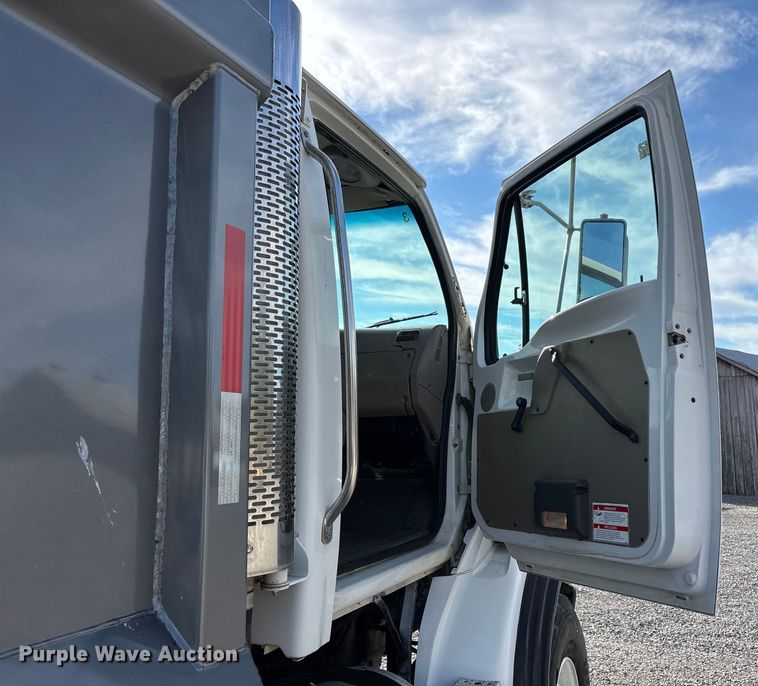 image for item DU1471 2005 Sterling L9500 dump truck