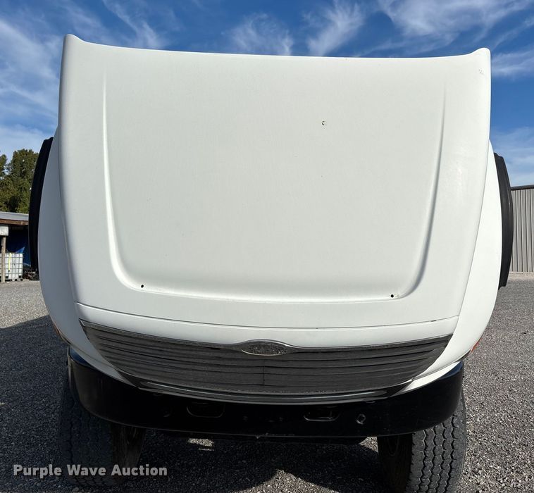 image for item DU1471 2005 Sterling L9500 dump truck