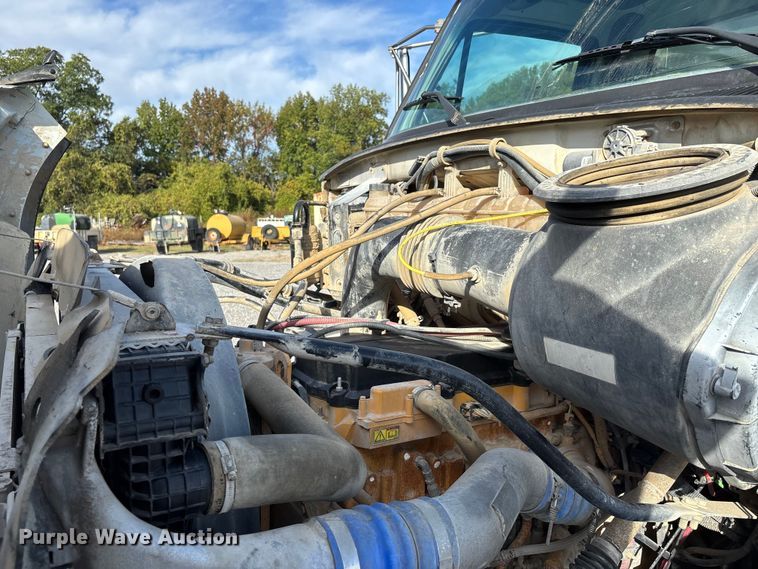 image for item DU1471 2005 Sterling L9500 dump truck