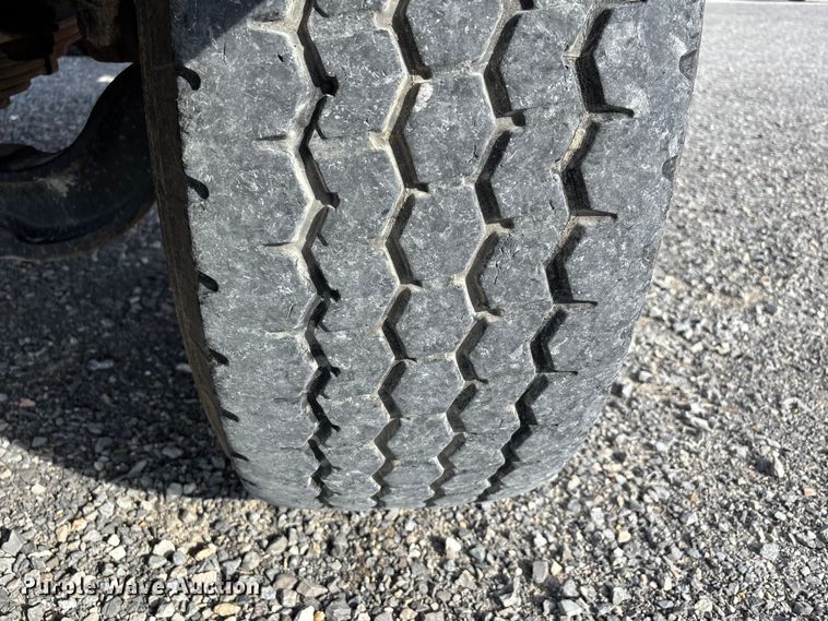 image for item DU1471 2005 Sterling L9500 dump truck