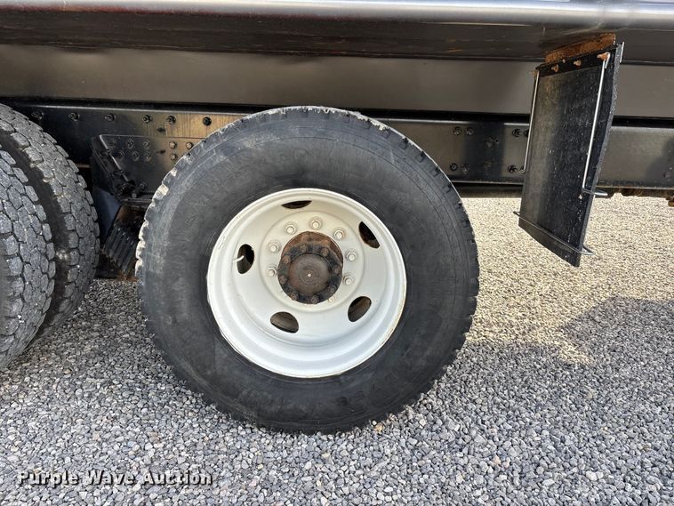 image for item DU1471 2005 Sterling L9500 dump truck