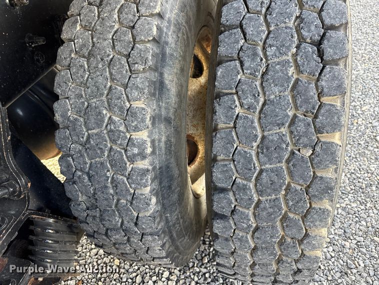 image for item DU1471 2005 Sterling L9500 dump truck