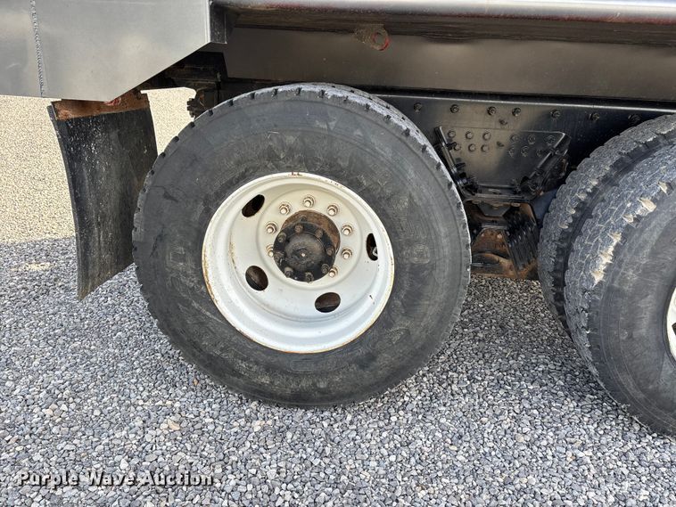 image for item DU1471 2005 Sterling L9500 dump truck