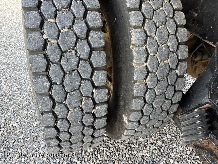 image for item DU1471 2005 Sterling L9500 dump truck