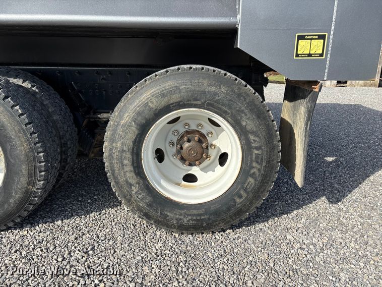 image for item DU1471 2005 Sterling L9500 dump truck