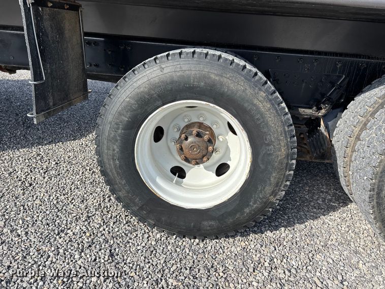 image for item DU1471 2005 Sterling L9500 dump truck