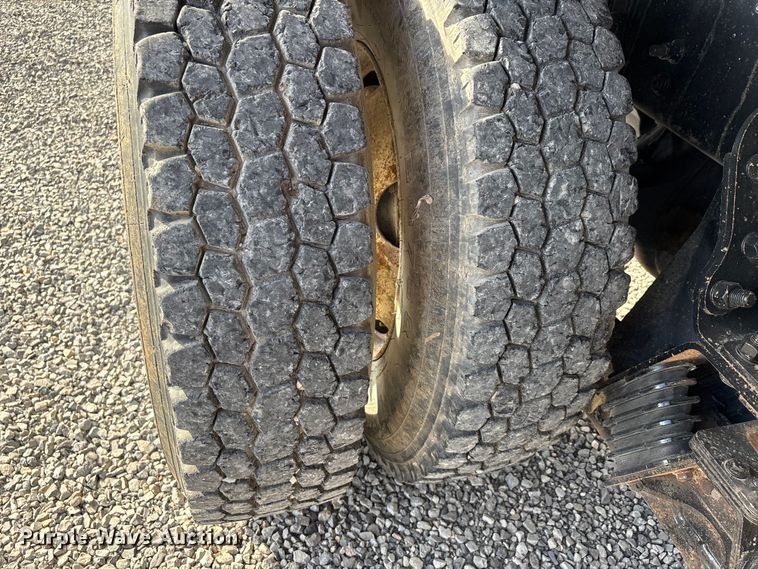 image for item DU1471 2005 Sterling L9500 dump truck