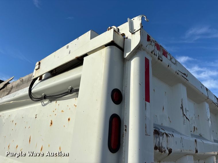 image for item DU1472 2007 Freightliner M2 Business Class dump truck