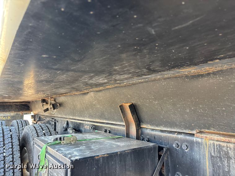 image for item DU1472 2007 Freightliner M2 Business Class dump truck