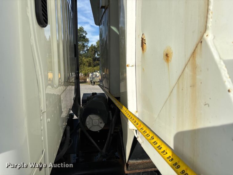 image for item DU1472 2007 Freightliner M2 Business Class dump truck