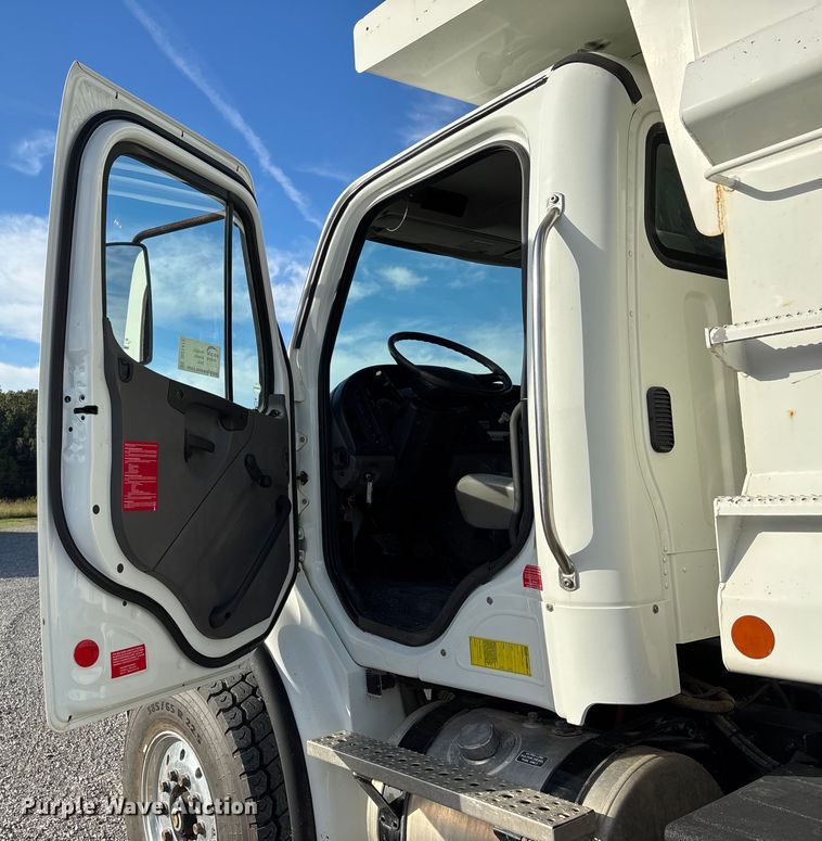 image for item DU1472 2007 Freightliner M2 Business Class dump truck