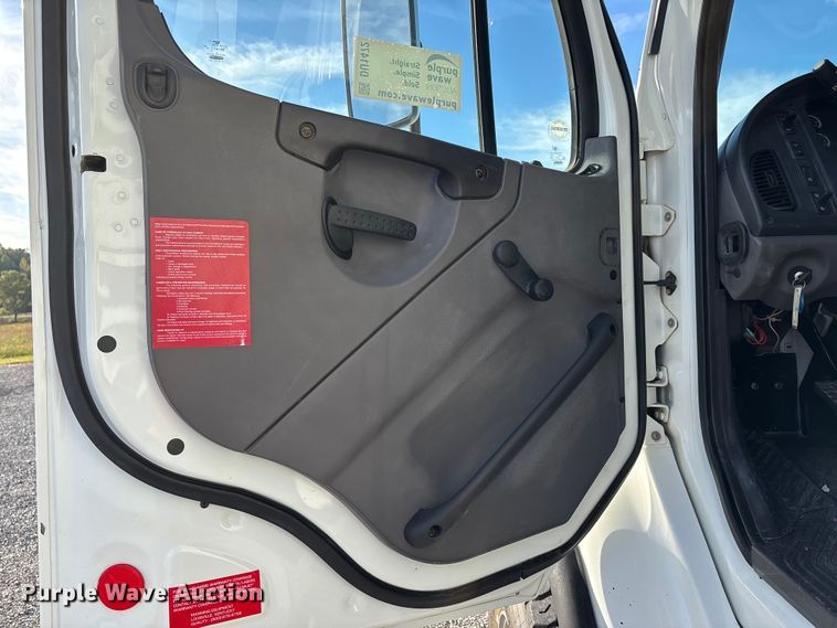 image for item DU1472 2007 Freightliner M2 Business Class dump truck