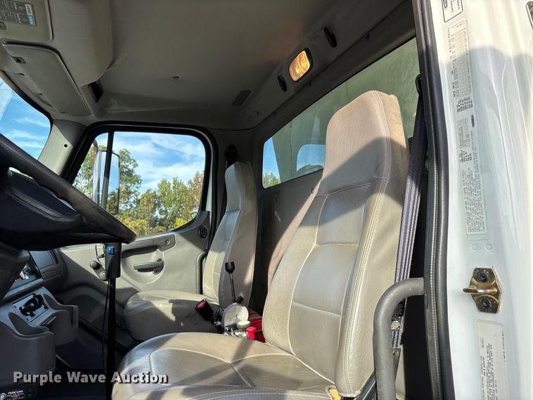 image for item DU1472 2007 Freightliner M2 Business Class dump truck