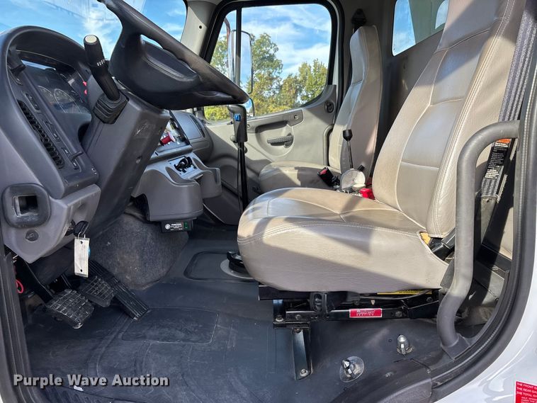 image for item DU1472 2007 Freightliner M2 Business Class dump truck