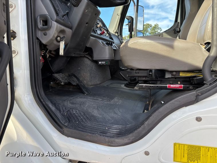 image for item DU1472 2007 Freightliner M2 Business Class dump truck