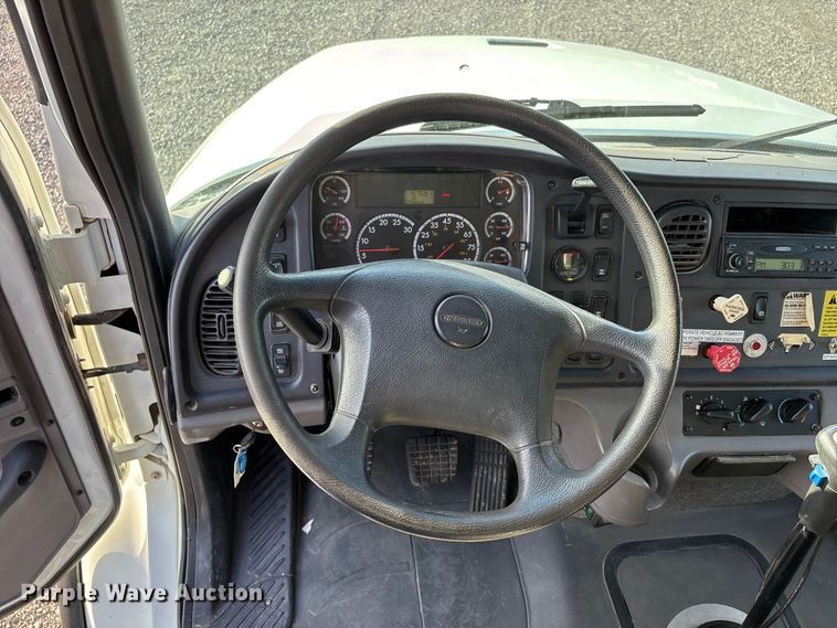 image for item DU1472 2007 Freightliner M2 Business Class dump truck