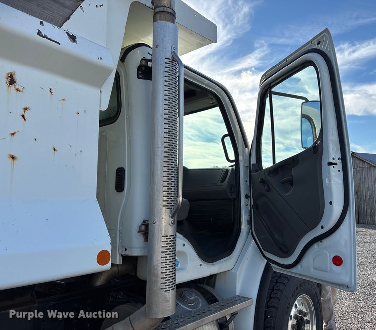 image for item DU1472 2007 Freightliner M2 Business Class dump truck