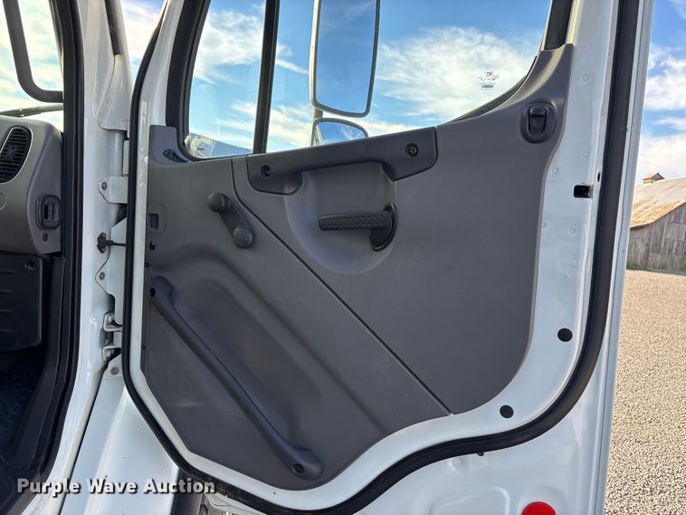 image for item DU1472 2007 Freightliner M2 Business Class dump truck