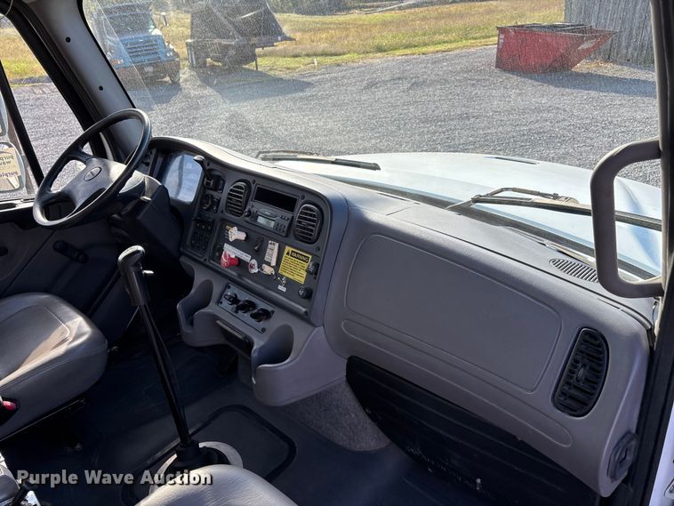 image for item DU1472 2007 Freightliner M2 Business Class dump truck