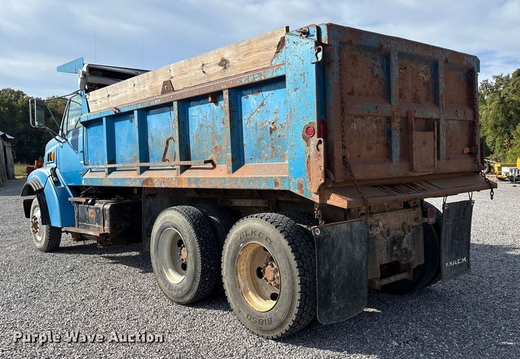 image for item DU1473 1999 Sterling dump truck