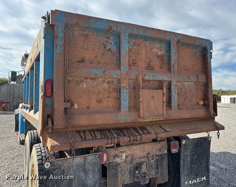 image for item DU1473 1999 Sterling dump truck