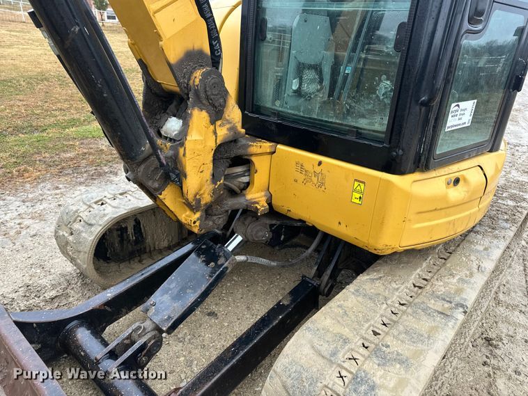 image for item DV0750 2016 Caterpillar 305.5E2  mini excavator
