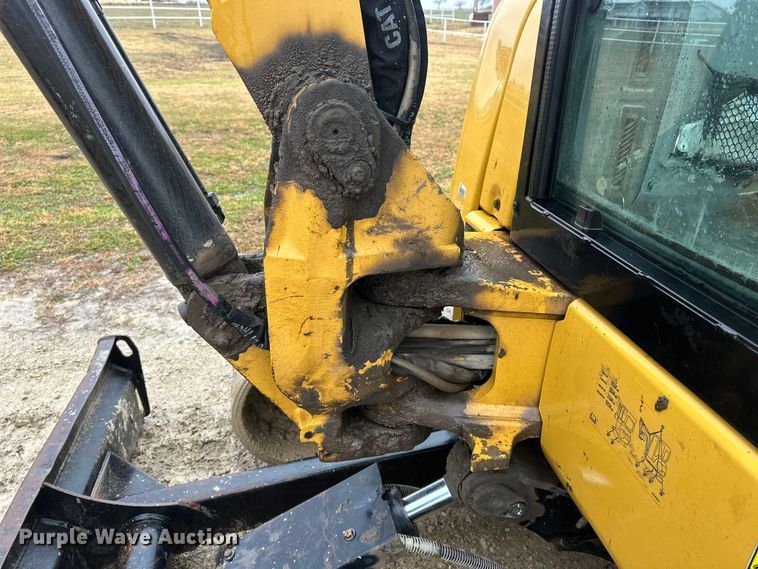 image for item DV0750 2016 Caterpillar 305.5E2  mini excavator
