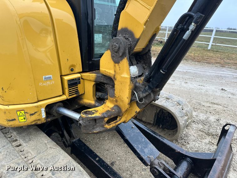image for item DV0750 2016 Caterpillar 305.5E2  mini excavator