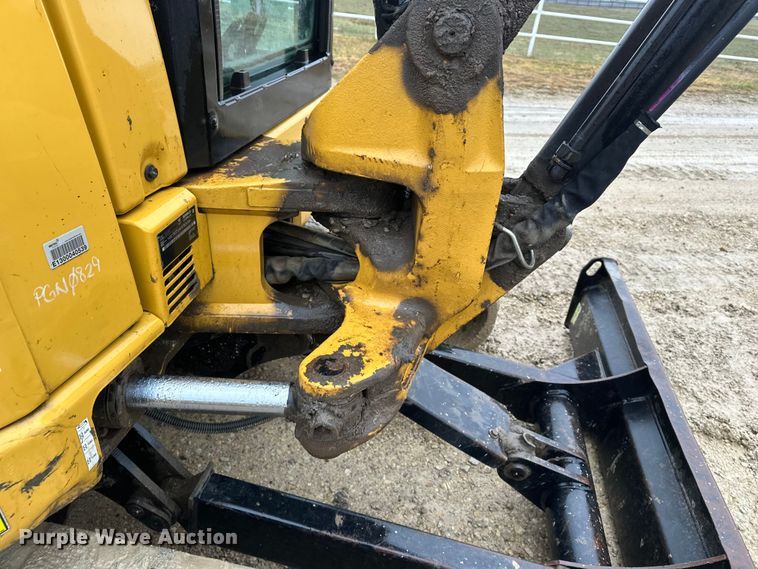 image for item DV0750 2016 Caterpillar 305.5E2  mini excavator