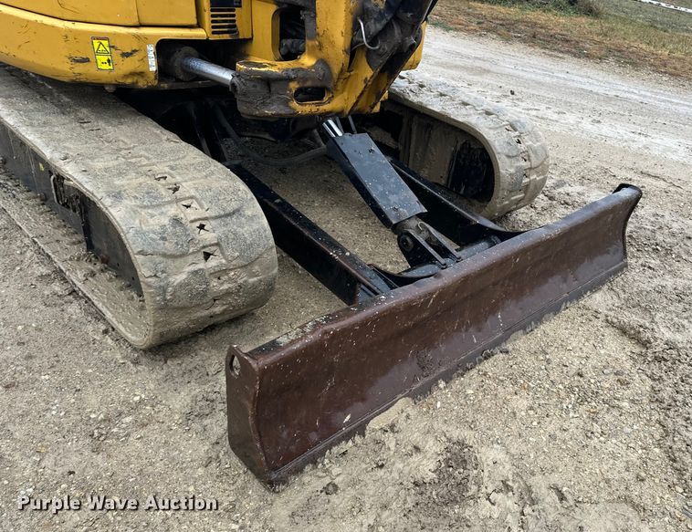 image for item DV0750 2016 Caterpillar 305.5E2  mini excavator