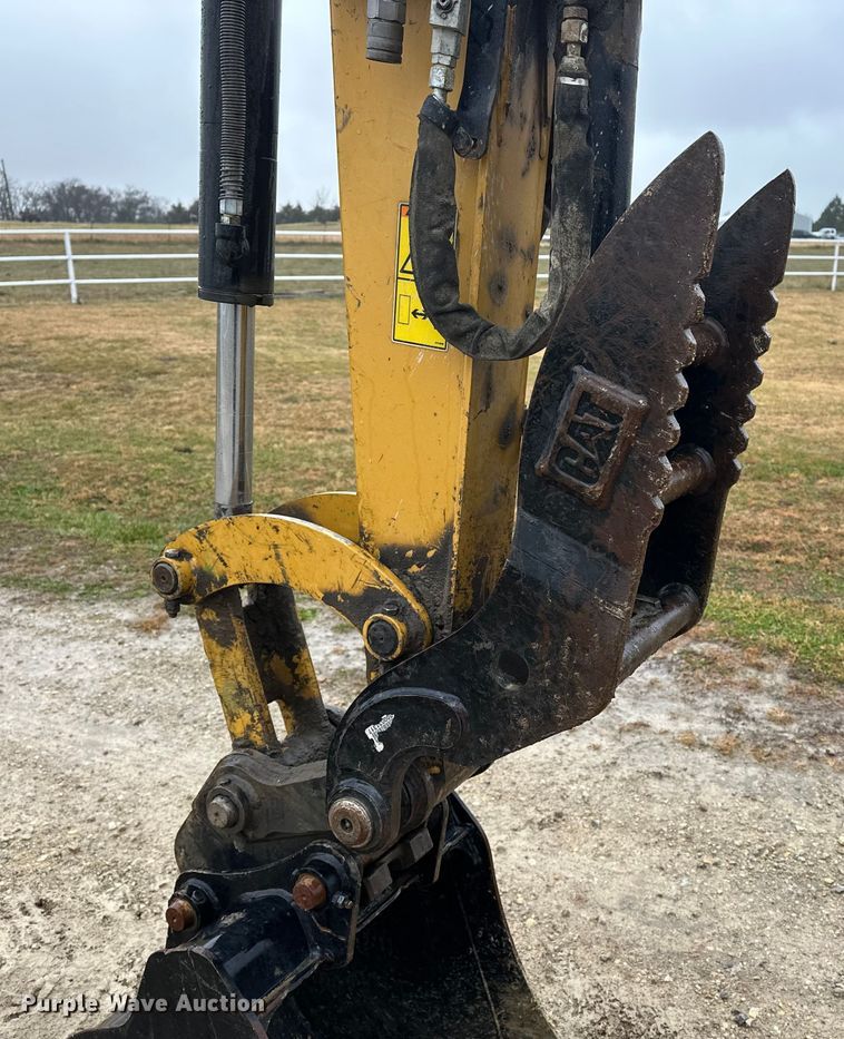 image for item DV0750 2016 Caterpillar 305.5E2  mini excavator