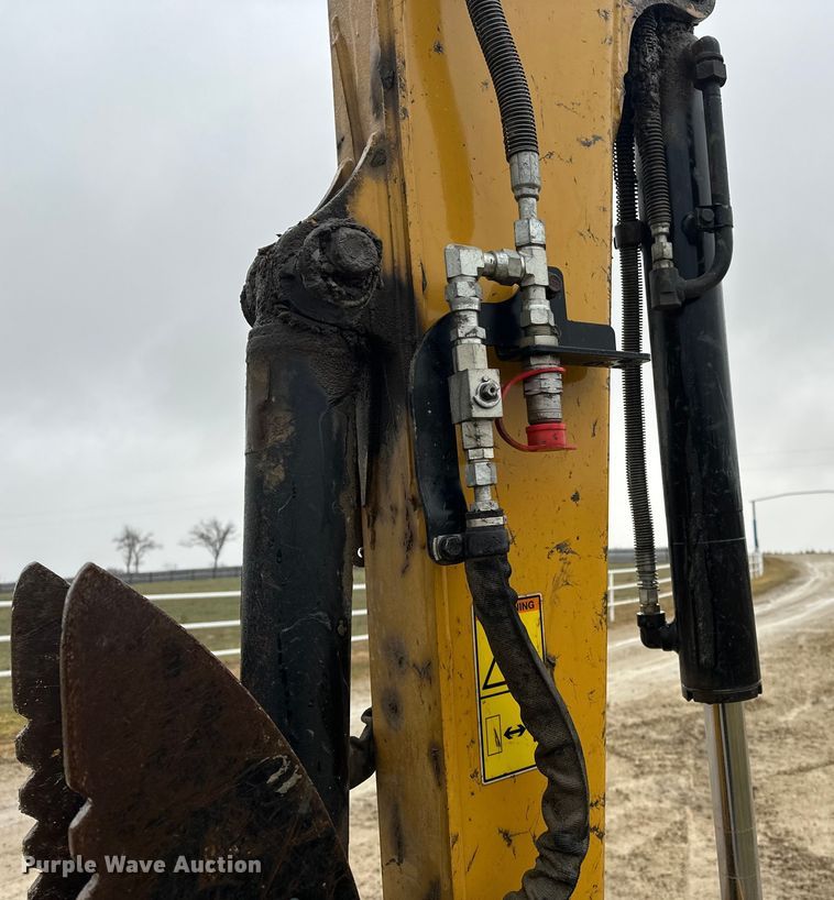 image for item DV0750 2016 Caterpillar 305.5E2  mini excavator