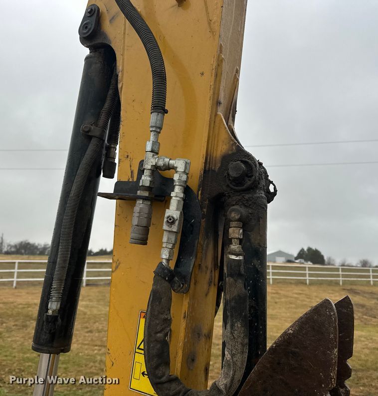 image for item DV0750 2016 Caterpillar 305.5E2  mini excavator