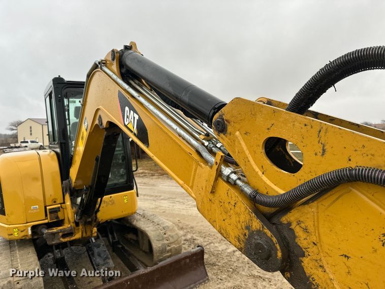 image for item DV0750 2016 Caterpillar 305.5E2  mini excavator