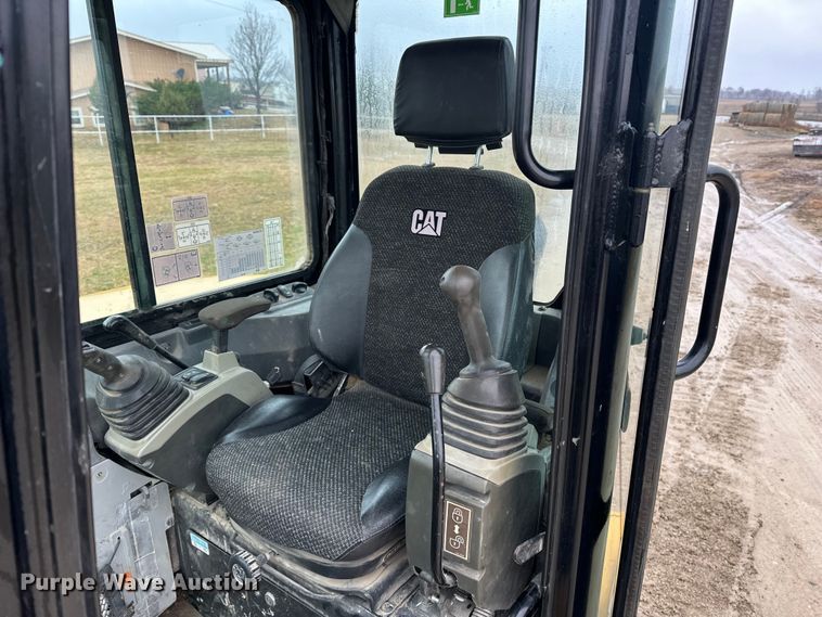 image for item DV0750 2016 Caterpillar 305.5E2  mini excavator