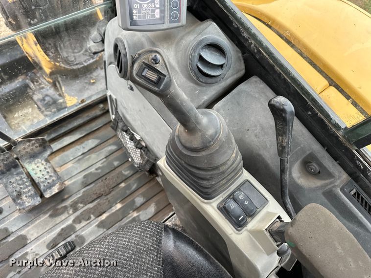 image for item DV0750 2016 Caterpillar 305.5E2  mini excavator