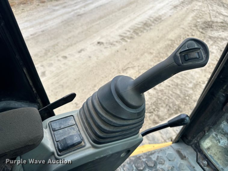 image for item DV0750 2016 Caterpillar 305.5E2  mini excavator