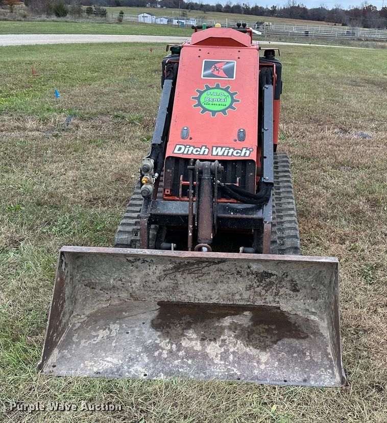 image for item DV0754 2018 Ditch Witch SK1050 compact utility loader